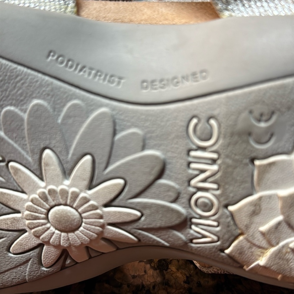 Vionic Amber Women's Adjustable Slide Sandal - O Silver Met Linen size 8 - Picture 15 of 15